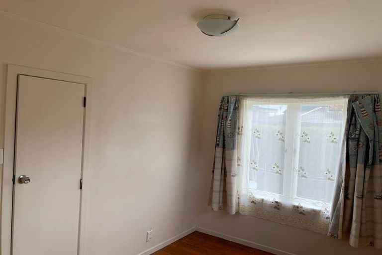 Photo of property in 1/44 College Road, Northcote, Auckland, 0627