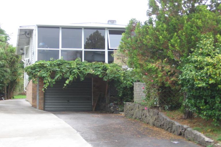 Photo of property in 9 Crystal Avenue, Glendene, Auckland, 0602