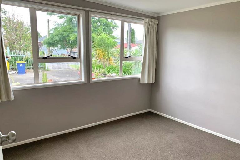 Photo of property in 80 Lynwood Road, New Lynn, Auckland, 0600