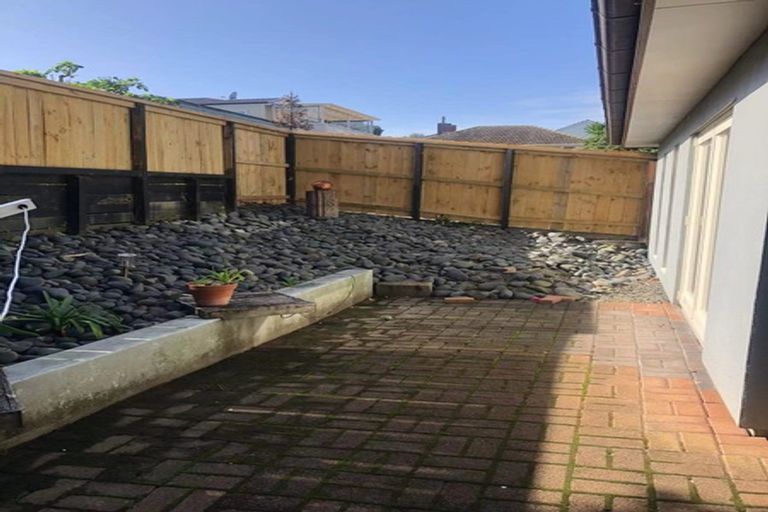 Photo of property in 1/15 Alamein Avenue, Belmont, Auckland, 0622