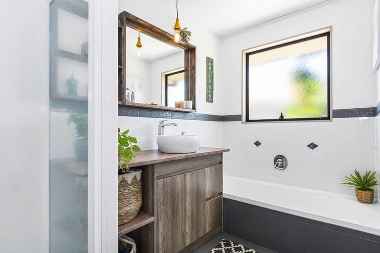 Photo of property in 42 Katerini Grove, Papamoa Beach, Papamoa, 3118