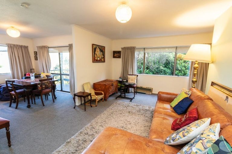 Photo of property in 6 Sasanqua Way, Crofton Downs, Wellington, 6035