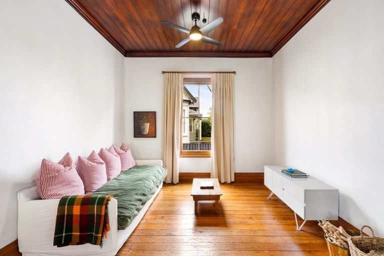 Photo of property in 6 Ashridge Road, Napier South, Napier, 4110