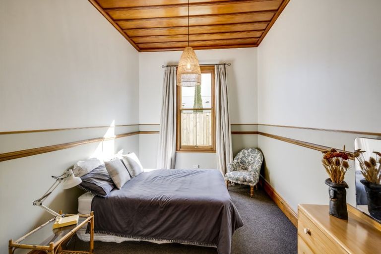 Photo of property in 2 Cobden Crescent, Bluff Hill, Napier, 4110