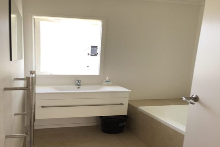 Photo of property in 1/62 Sycamore Drive, Sunnynook, Auckland, 0620