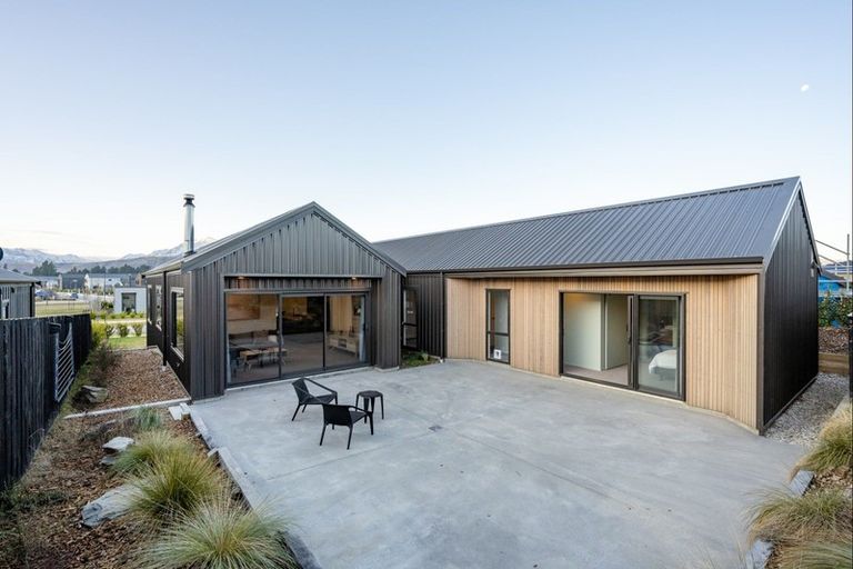 Photo of property in 23 Obelisk Street, Wanaka, 9305