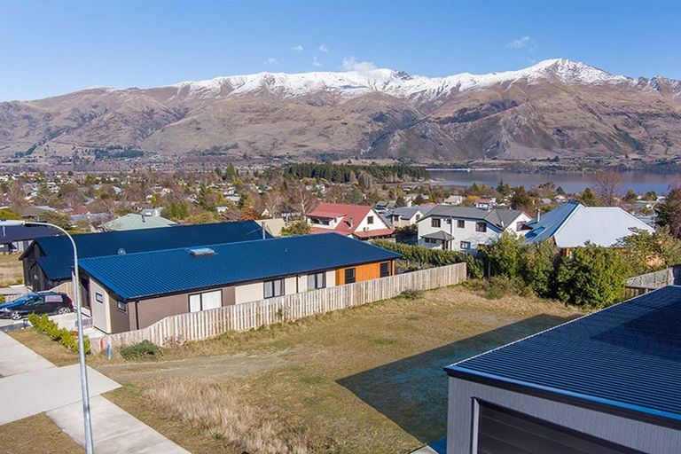 Photo of property in 16 Clearview Street, Wanaka, 9305