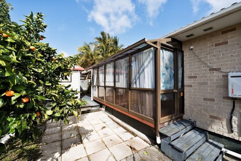 Photo of property in 2/15 Larissa Avenue, Henderson, Auckland, 0610