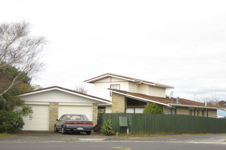 Photo of property in 25 Montana Place, Merrilands, New Plymouth, 4312