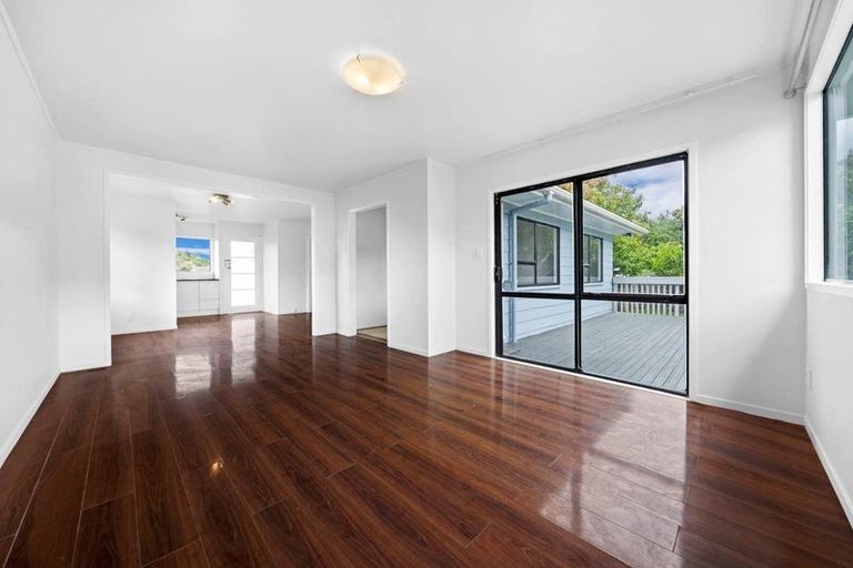 Photo of property in 26 Lambrown Drive, Totara Vale, Auckland, 0629