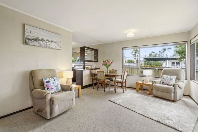 Photo of property in 3/332 Rangatira Road, Beach Haven, Auckland, 0626