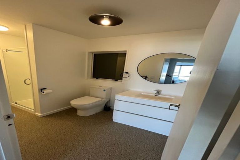 Photo of property in 46 Wynyard Crescent, Fernhill, Queenstown, 9300