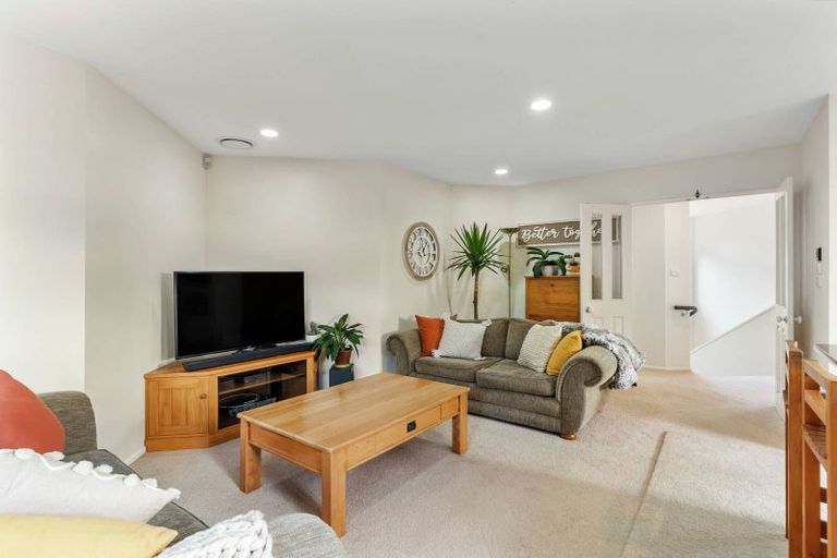 Photo of property in 20a Evelyn Road, Cockle Bay, Auckland, 2014