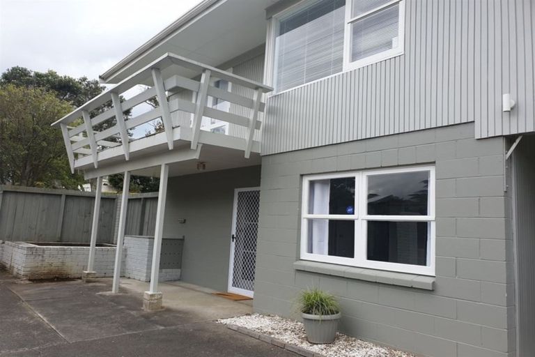 Photo of property in 73 Ravenwood Drive, Forrest Hill, Auckland, 0620