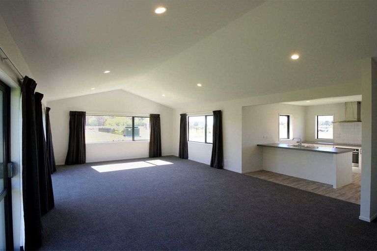 Photo of property in 2 Emma Street, Marshland, Christchurch, 8083