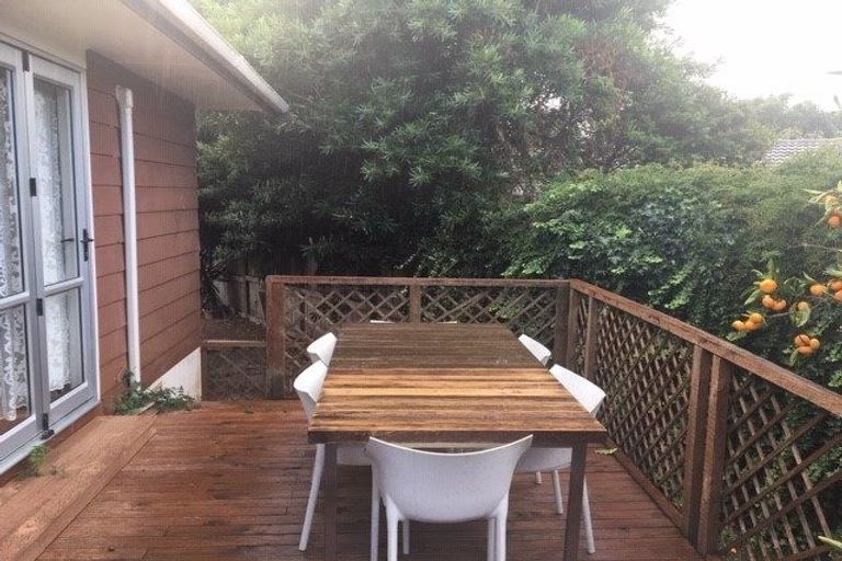 Photo of property in 33b Beach Road, Te Atatu Peninsula, Auckland, 0610