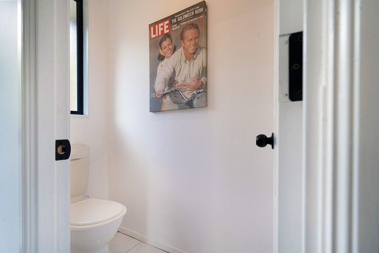 Photo of property in 8 Coupland Court, Glendene, Auckland, 0602