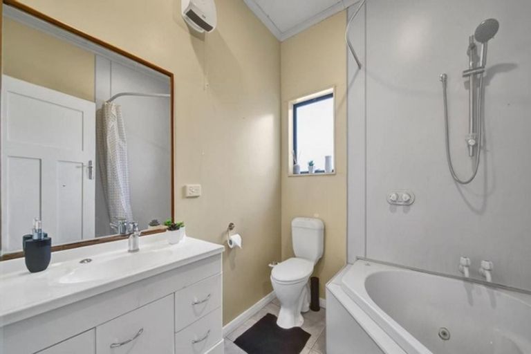 Photo of property in 28 Maratahu Street, Westown, New Plymouth, 4310