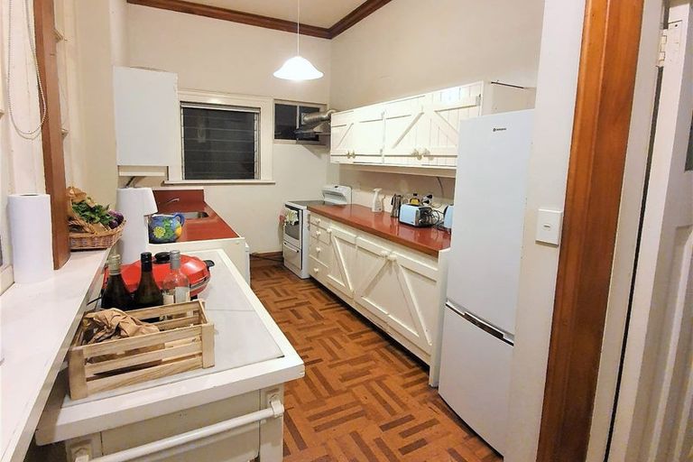 Photo of property in 294 Oriental Parade, Oriental Bay, Wellington, 6011