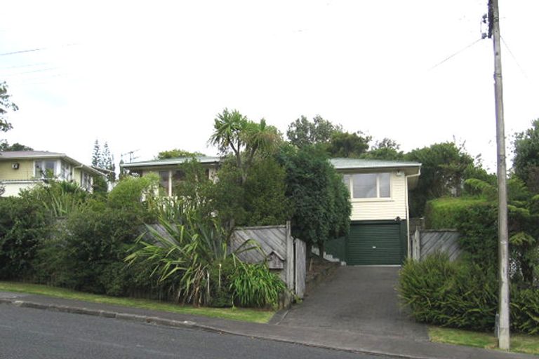 Photo of property in 62 Selwyn Crescent, Forrest Hill, Auckland, 0620