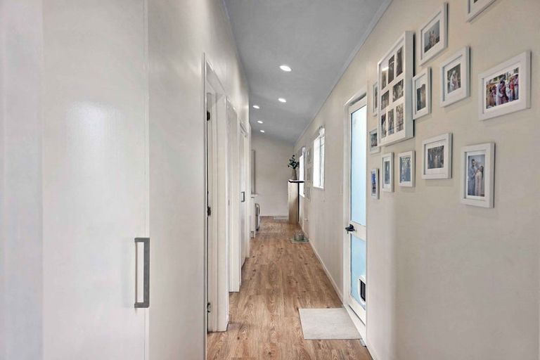 Photo of property in 86a Colwill Road, Massey, Auckland, 0614