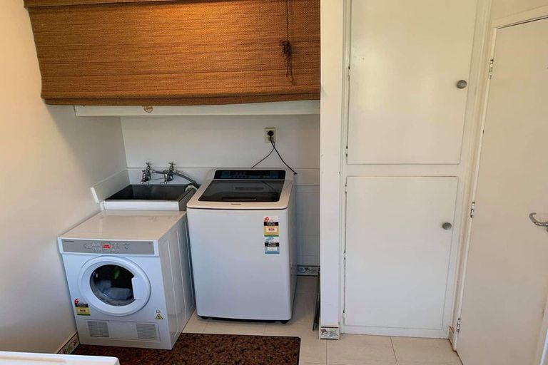 Photo of property in 2/91 Verran Road, Birkenhead, Auckland, 0626