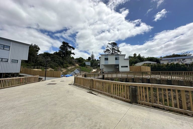 Photo of property in 60 Tiri Tiri Road, Birkdale, Auckland, 0626