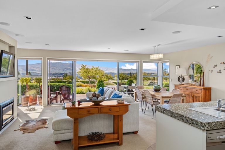 Photo of property in 8 Old Golf Course Road, Bridge Hill, Alexandra, 9320