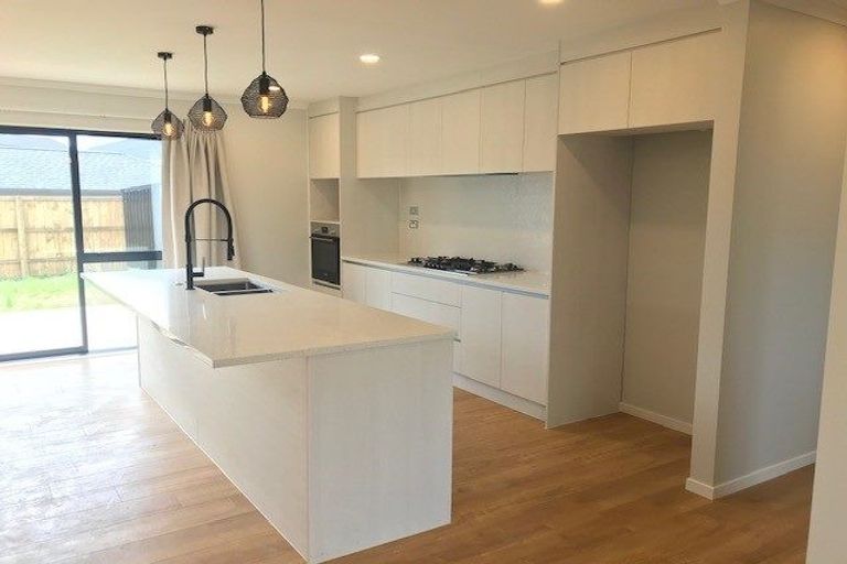 Photo of property in 74 Twin Parks Rise, Papakura, 2110