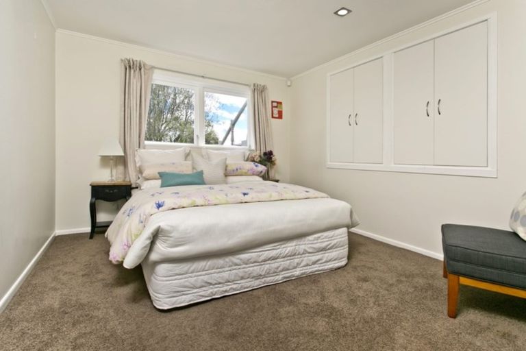 Photo of property in 24 Arrow Road, Forrest Hill, Auckland, 0620