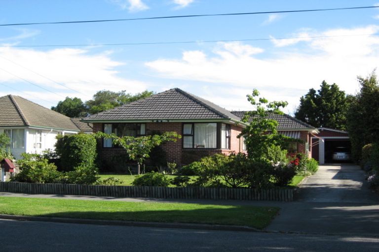 Photo of property in 17 Bevington Street, Avonhead, Christchurch, 8042