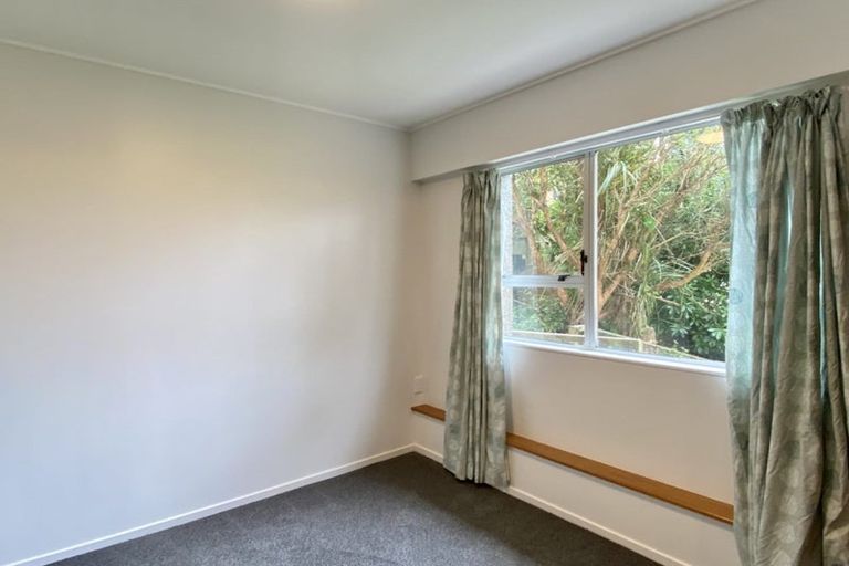 Photo of property in 6 Hallewell Crescent, Johnsonville, Wellington, 6037
