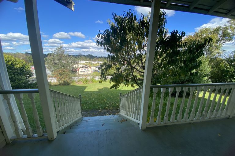 Photo of property in 32 Kitchener Road, Waiuku, 2123
