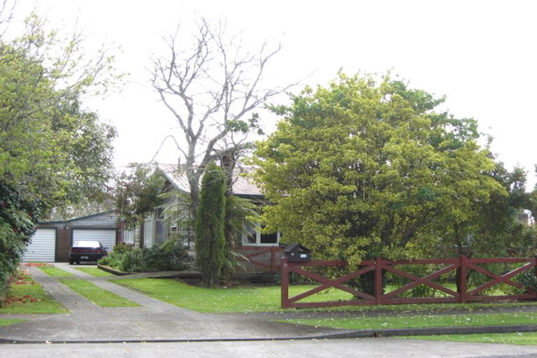 Photo of property in 6 Tawa Street, Inglewood, 4330