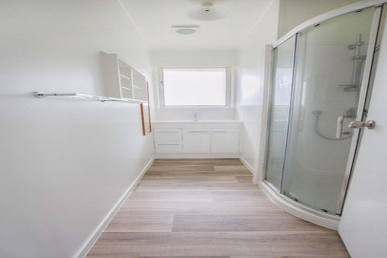 Photo of property in 9/1 Pine Street, New Lynn, Auckland, 0600