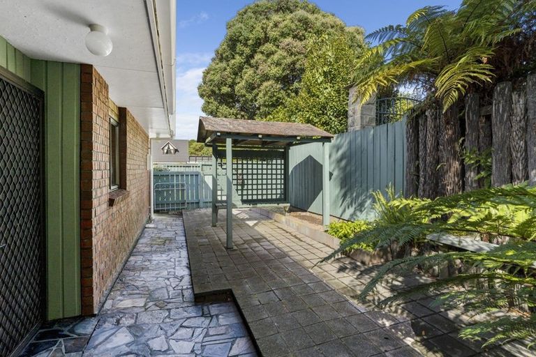 Photo of property in 38 Walton Avenue, Waikanae, 5036