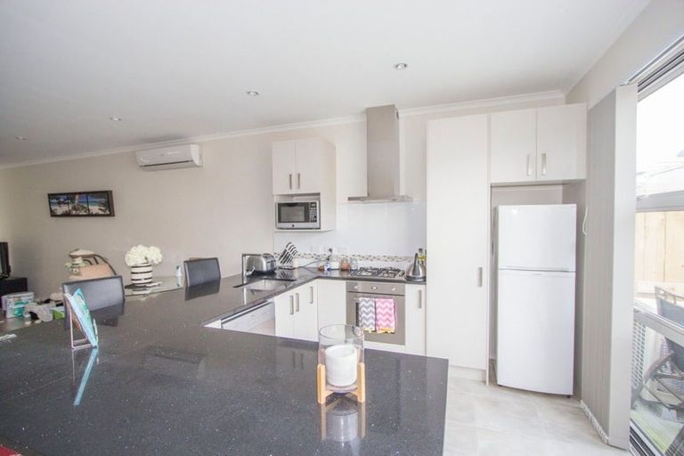 Photo of property in 17 Hakawai Avenue, Takanini, 2112