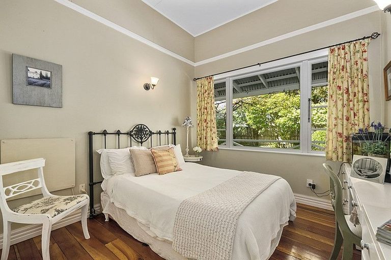 Photo of property in 2 Barton Road, Heretaunga, Upper Hutt, 5018