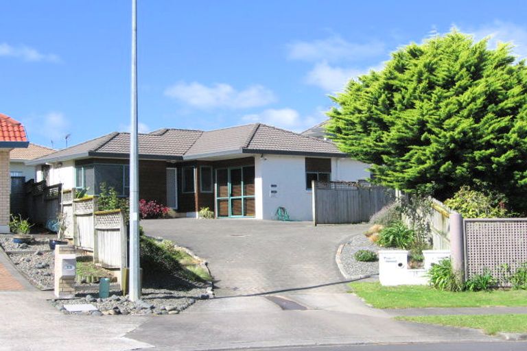 Photo of property in 1/15 Dunn Place, Farm Cove, Auckland, 2010
