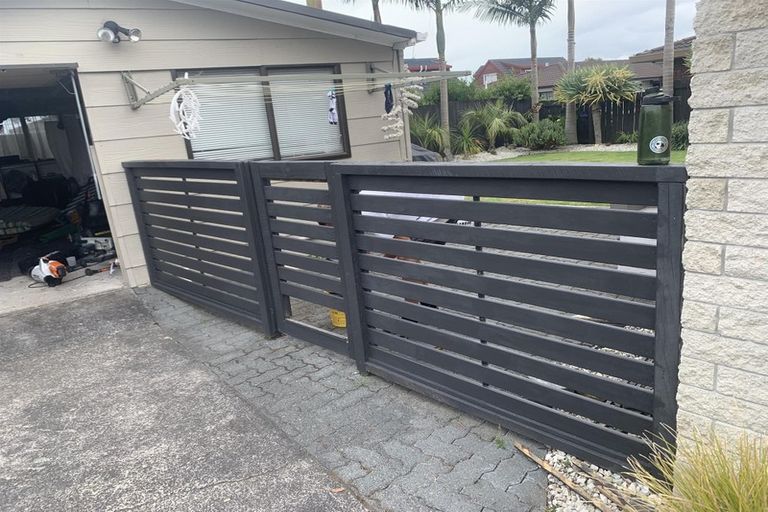 Photo of property in 22 Sturges Road, Henderson, Auckland, 0612