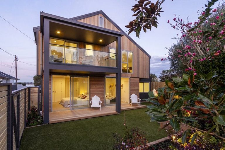 Photo of property in 2/43 Princes Street, Northcote Point, Auckland, 0627