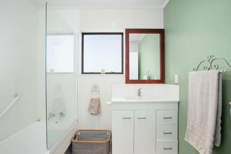 Photo of property in 1 Sandleigh Drive, Athenree, Katikati, 3177