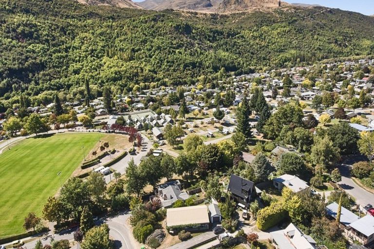 Photo of property in 11 Inverness Crescent, Arrowtown, 9302