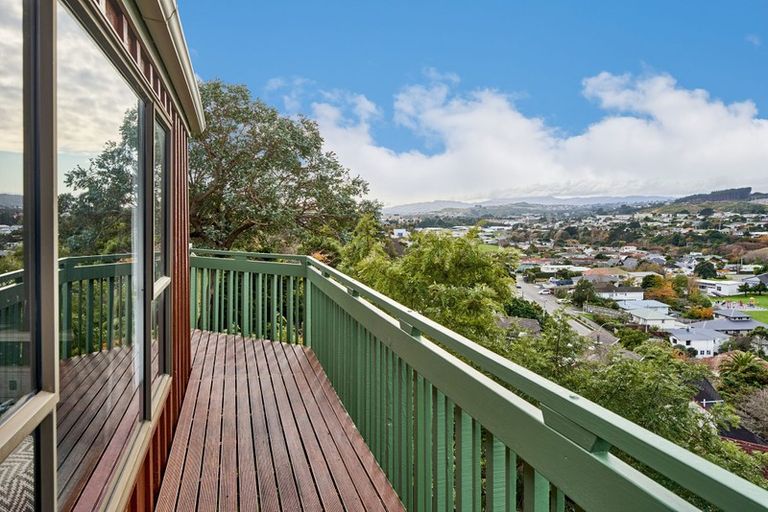 Photo of property in 45 Fyvie Avenue, Tawa, Wellington, 5028