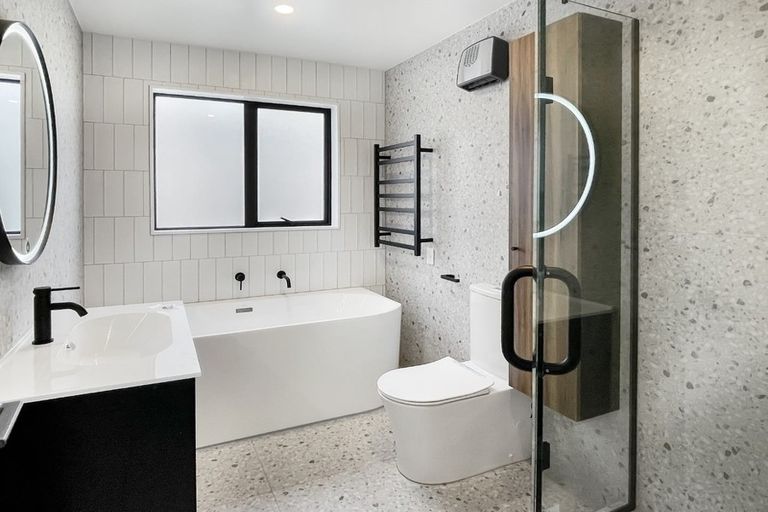 Photo of property in 7b Ballial Place, West Harbour, Auckland, 0618