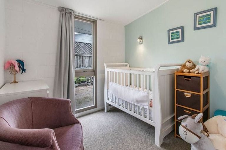 Photo of property in 3/9 Poinsettia Place, Henderson, Auckland, 0610