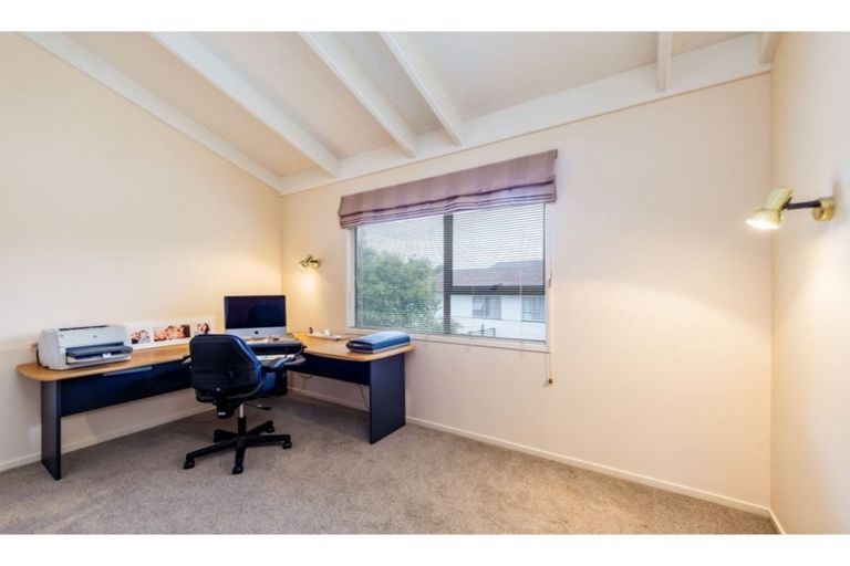 Photo of property in 7 Pokapu Street, Titirangi, Auckland, 0600