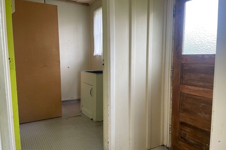 Photo of property in 3 Evans Road, Glen Eden, Auckland, 0602