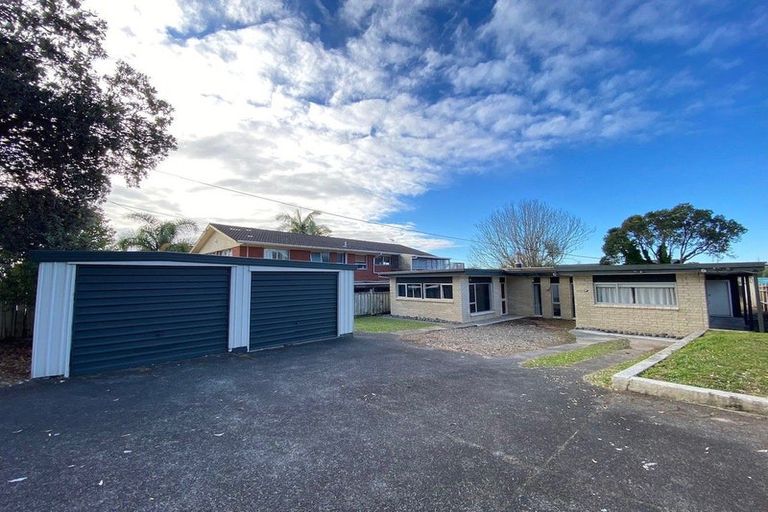 Photo of property in 22 Tauhinu Road, Greenhithe, Auckland, 0632