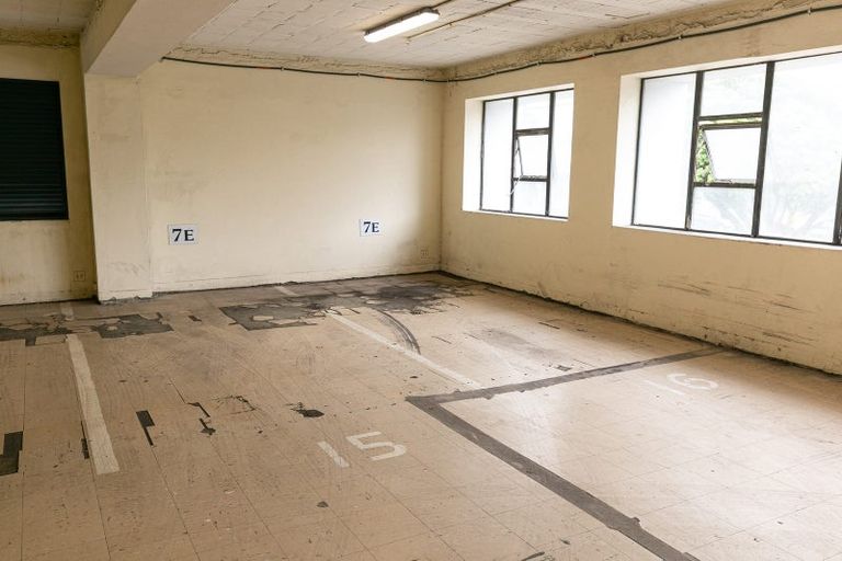 Photo of property in 17 Kent Terrace - Kent Apartments, 7e/16 Kent Terrace, Mount Victoria, Wellington, 6011